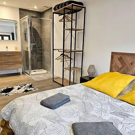 Апартаменты De 80m² Plein Sud Entierement Renove