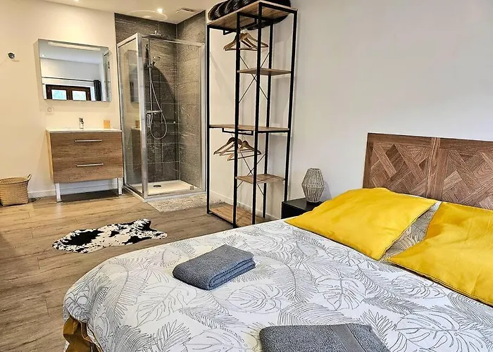 Апартаменты De 80m² Plein Sud Entierement Renove